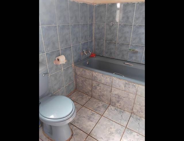 5 BEDROOM HOUSE FOR SALE IN MTHATHA CENTRAL